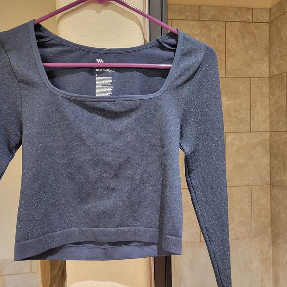 All In Motion crop top - Picture 2 of 3